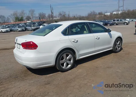 2013 Volkswagen Passat 2.5L Se z USA, uszkodzony, nr VIN 1VWBP7A3XDC034244